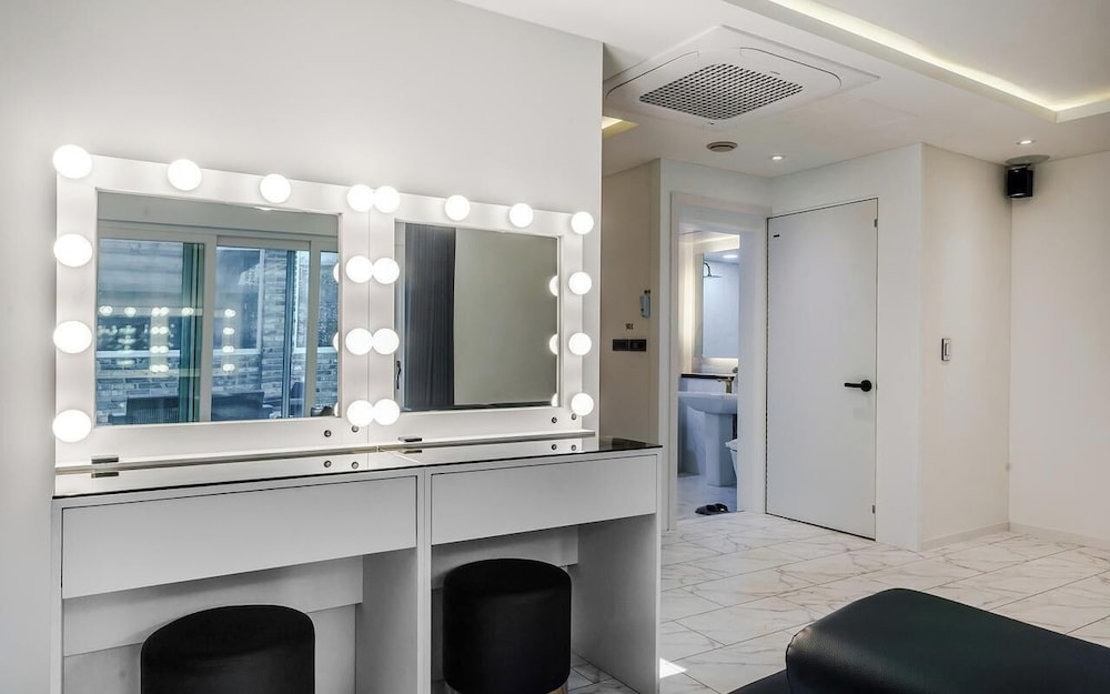 Pyeongtaek Hotel De Salon