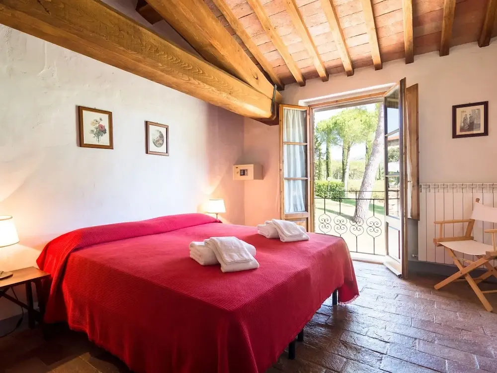 Splendid Farmhouse with Swimming Pool, Garden, Terrace, Bbq