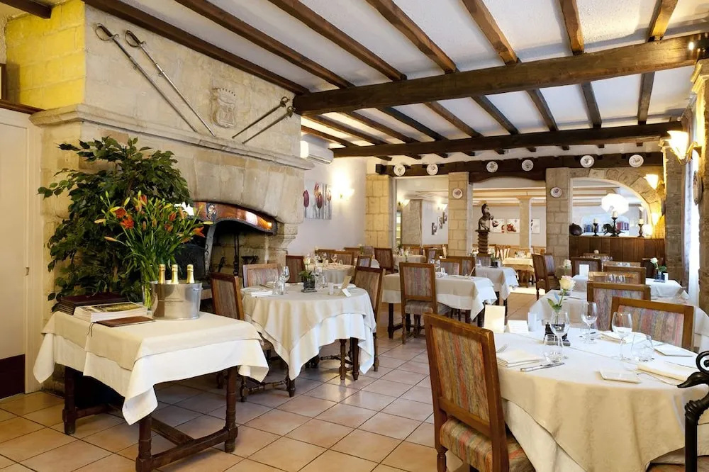 Hôtel restaurant Le Cheval Rouge - Général