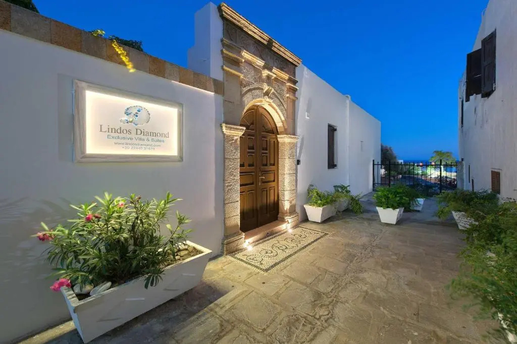 Luxury Rhodes Villa Diamond Villa Hot Tub Beautiful Terrace 3 BDR Lindos