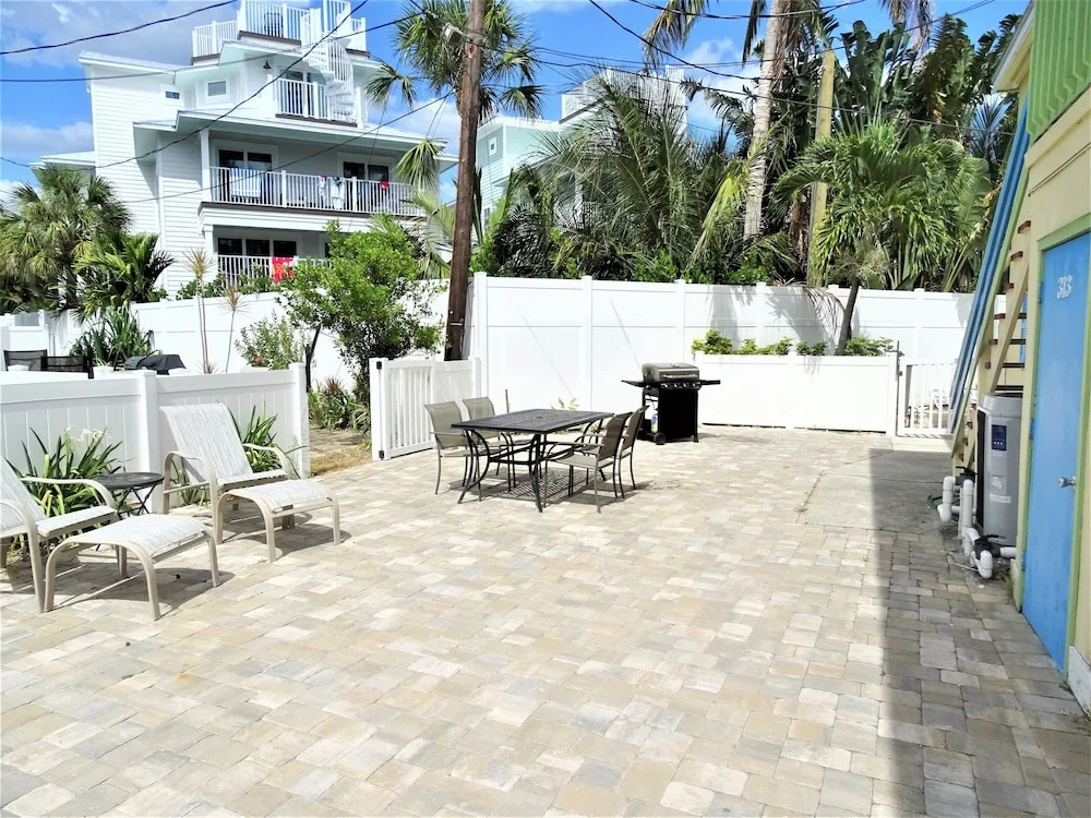 313 Canal Duplex 2 Bedrooms 2 Bathrooms Duplex