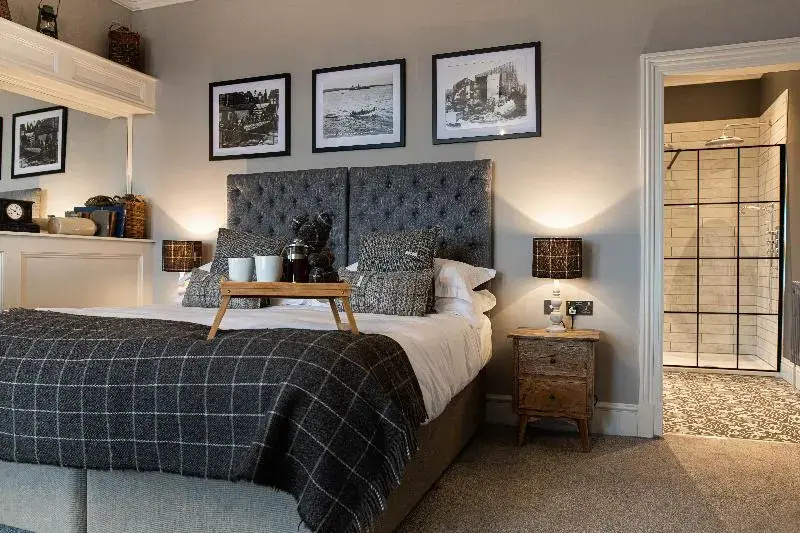 Double Junior Suite (full double bed)