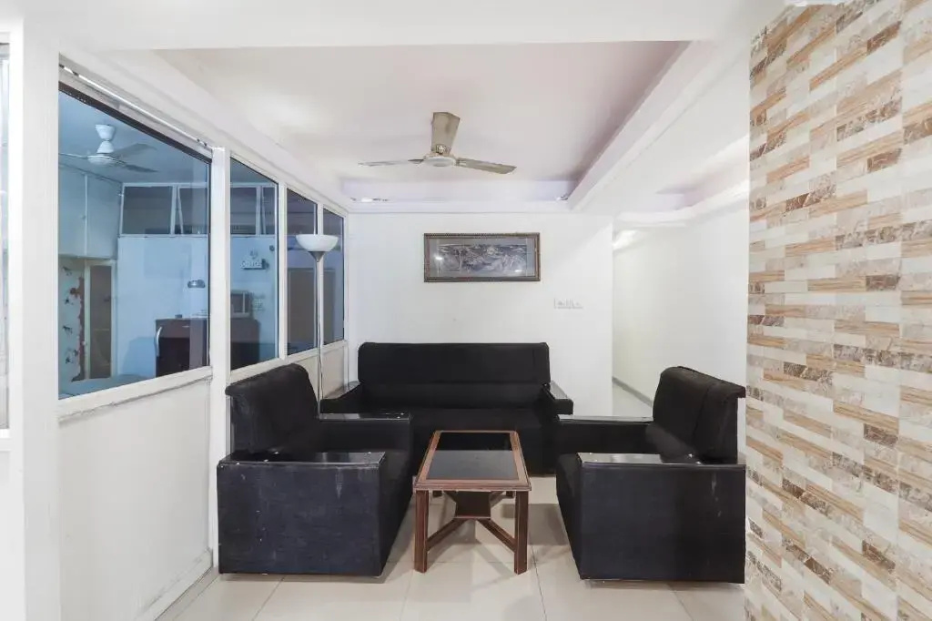 Hotel Sri Hari by OYO Rooms