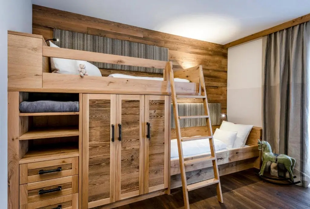 Suite with lake view