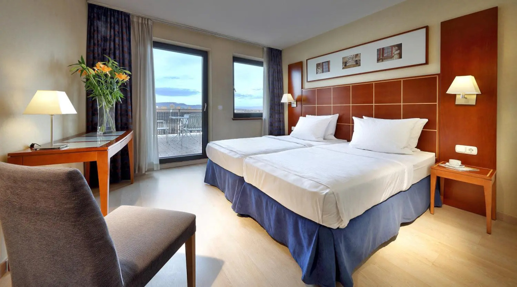 Standard Double room with balcony (full double bed)