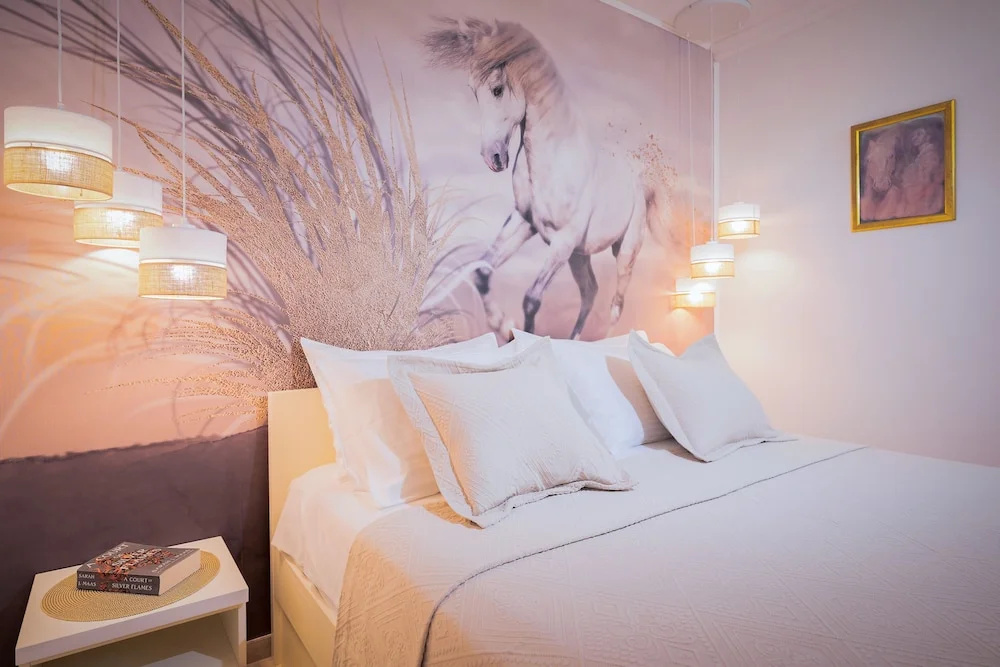 Villa Capitis in the Centre-Central Luxury Escape with Swimming Pool
