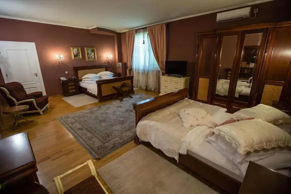 Deluxe Double room with balcony and with courtyard view twin beds