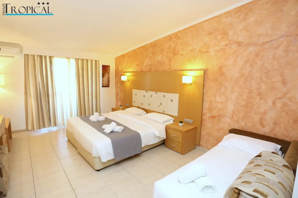 Superior room with balcony and with garden view