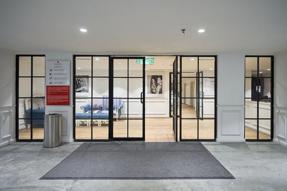 OYO Home 44050 Essential Studio Empire Marriot