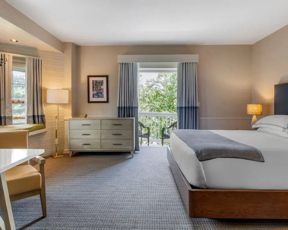 Deluxe Suite
