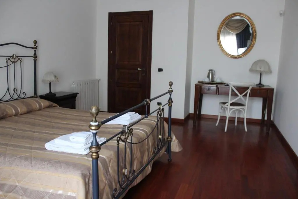 Standard Triple room with garden view