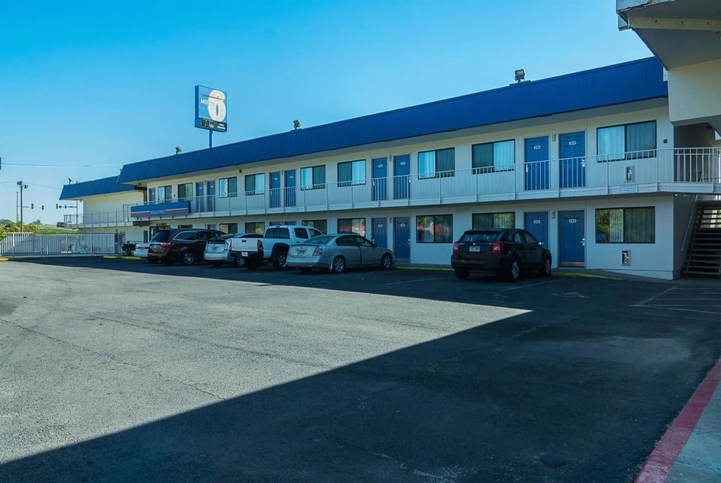 Motel 6 Russellville, AR
