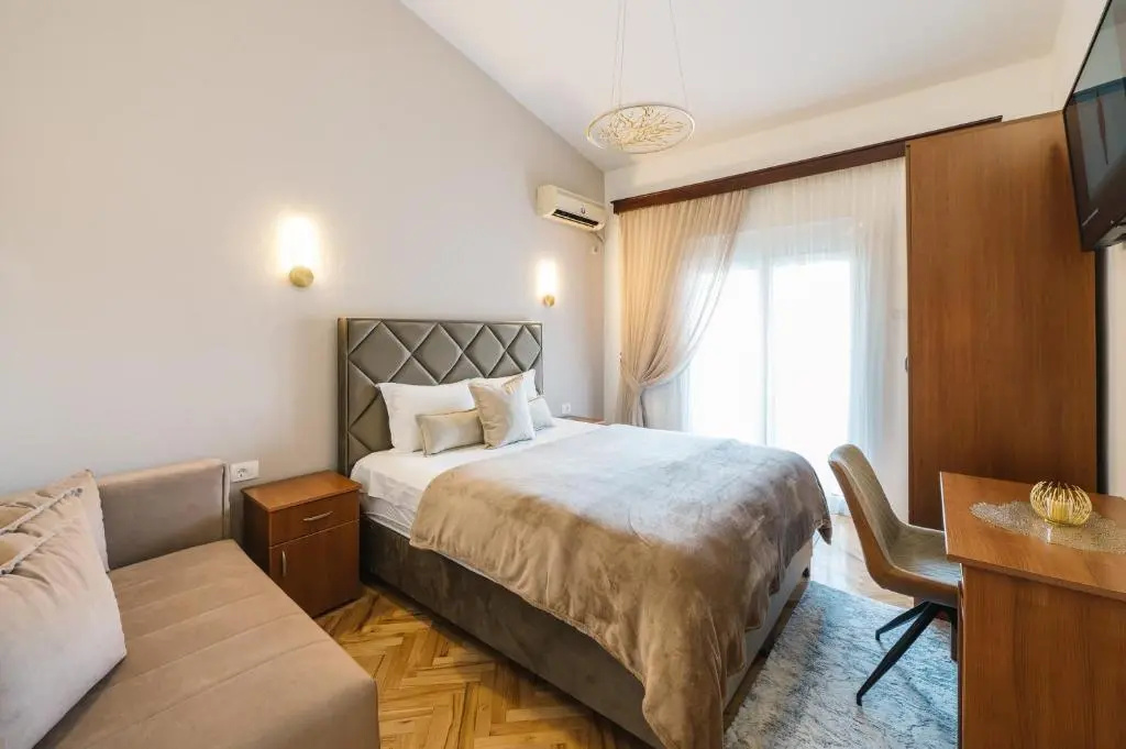 Deluxe Double room with balcony and with sea view (full double bed)