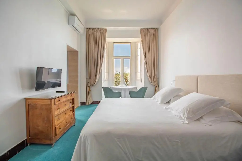 Deluxe Double room with sea view (full double bed)