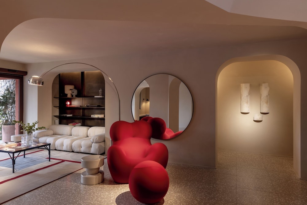 Lobby & Reception