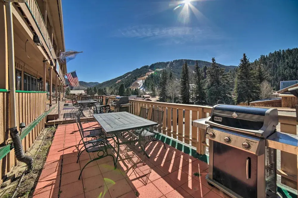 Walkable Location! Mtn-view Condo in Red River