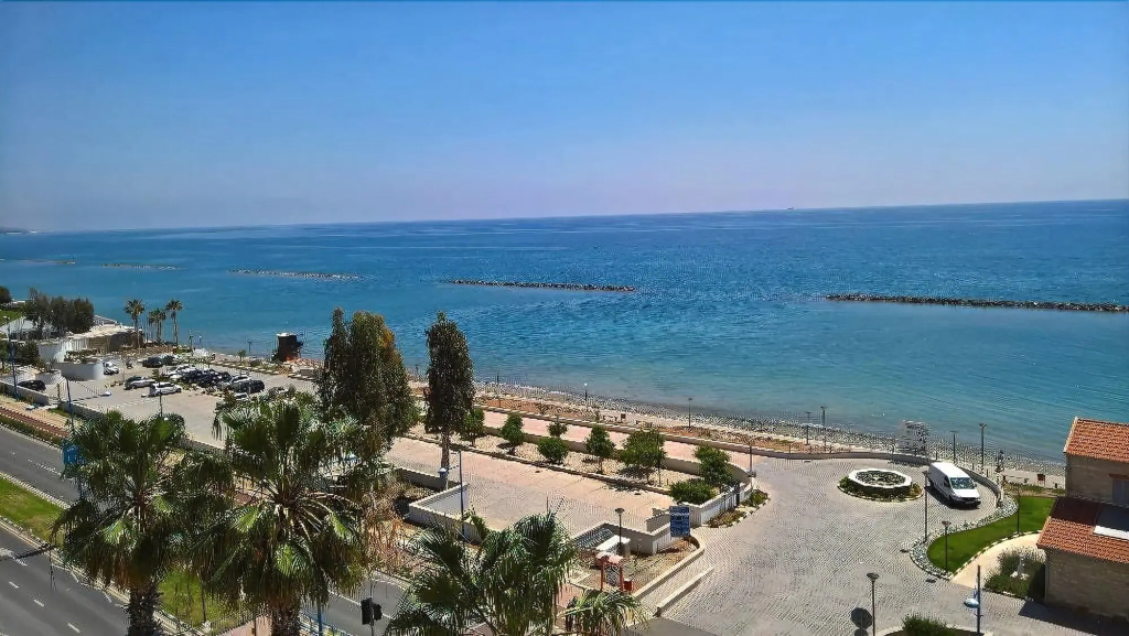 Beach & Waterfront
