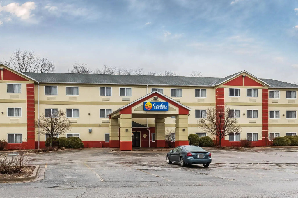 Comfort Inn & Suites East Moline Near I-80