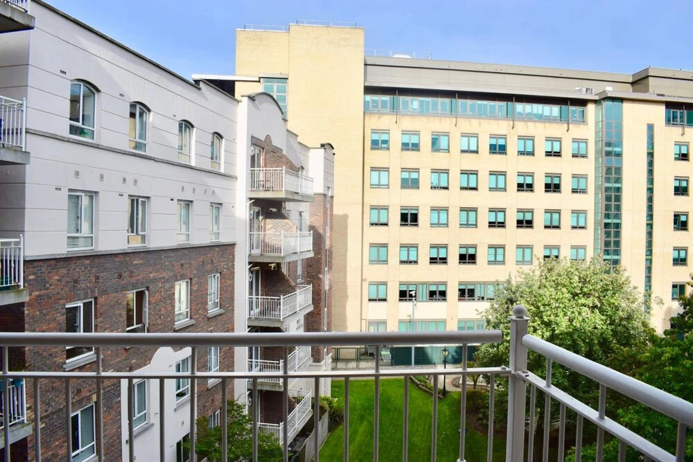 Peaceful 2 Bedroom Flat Beside Silicon Docks