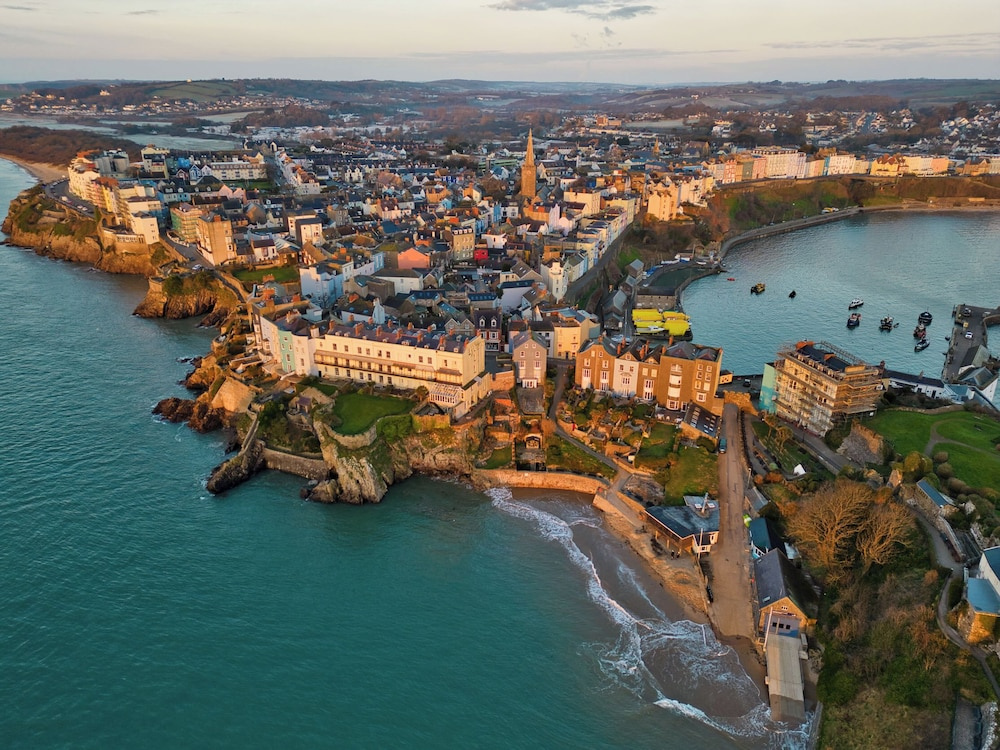 Rooftops - 1 Bedroom Apartment - Tenby