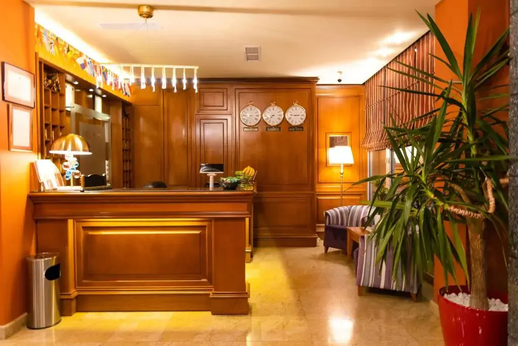 Lobby & Reception