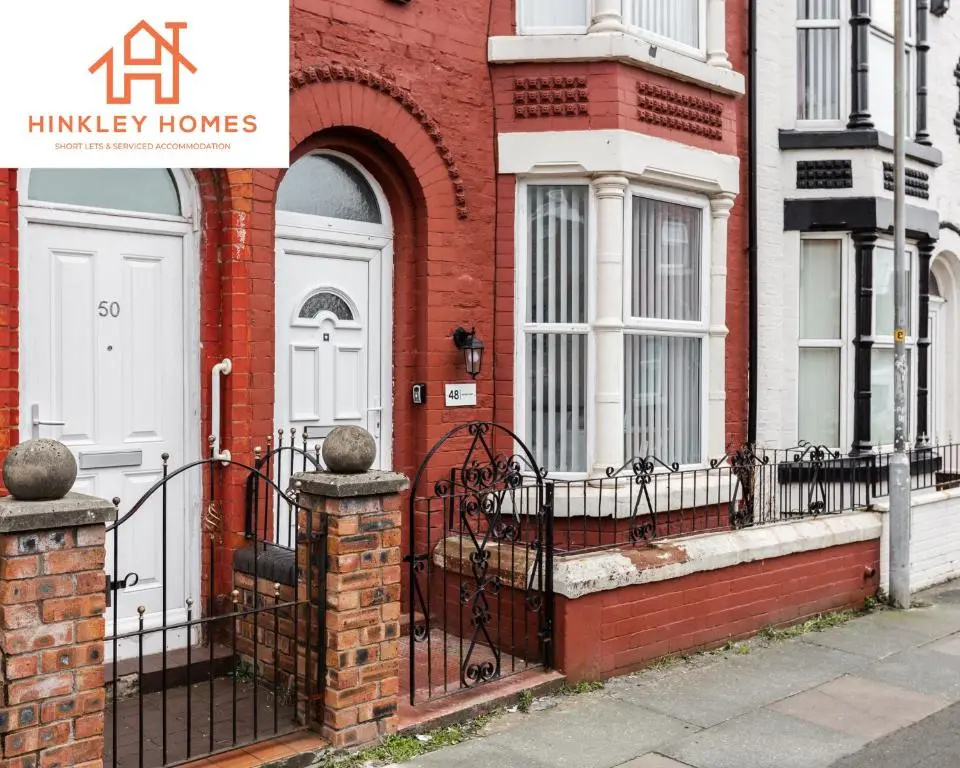 Newly renovated 4bed - Free parking - City Links By Hinkley Homes Short Lets & Serviced Accommodation