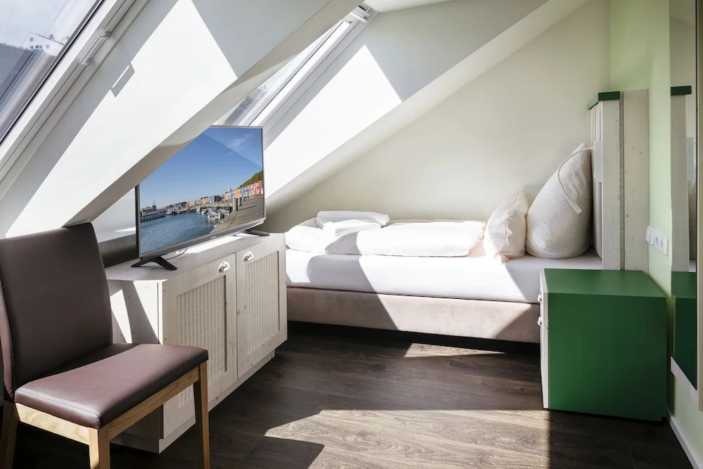 Standard Single room with land view