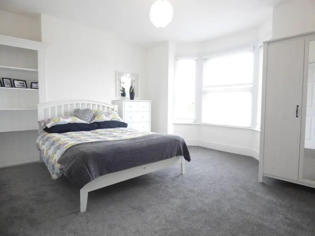 Modern 4BR Victorian Home Near Luton Airport