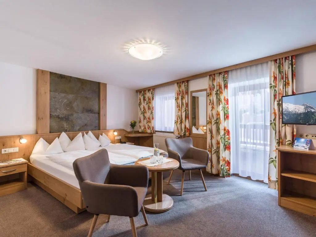 Standard Double room with balcony (full double bed)