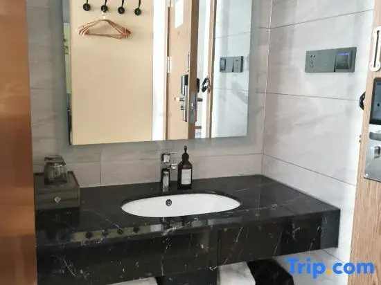 Madrigal hotel 81