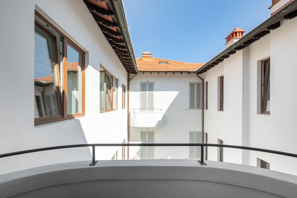 Cavour Deluxe by Mmega
