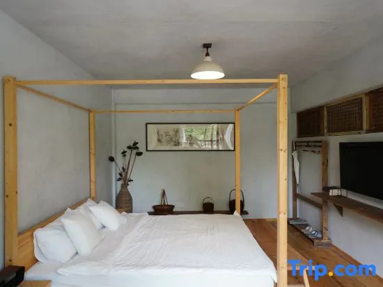 Double Suite (full double bed)