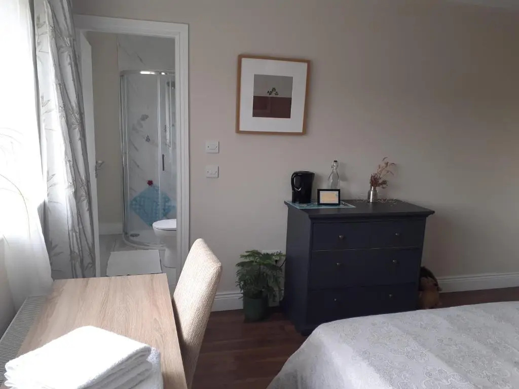 Ensuite at the foot of Dublin Mountains