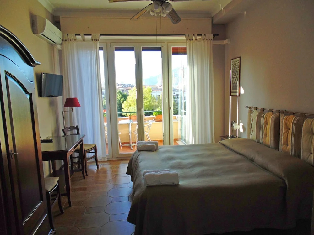 Standard Double room with balcony (full double bed)