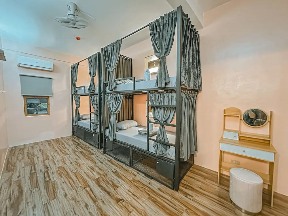 Outpost Hostel - Coron