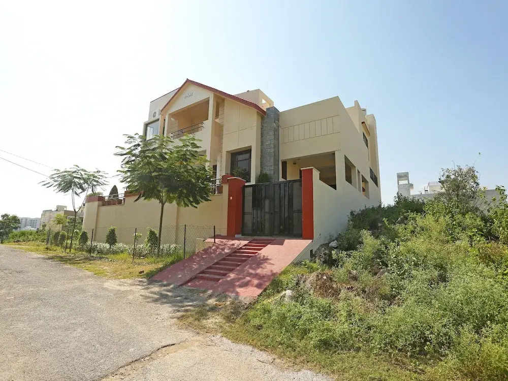 OYO 9723 Home Farm Stay Connaught Palace