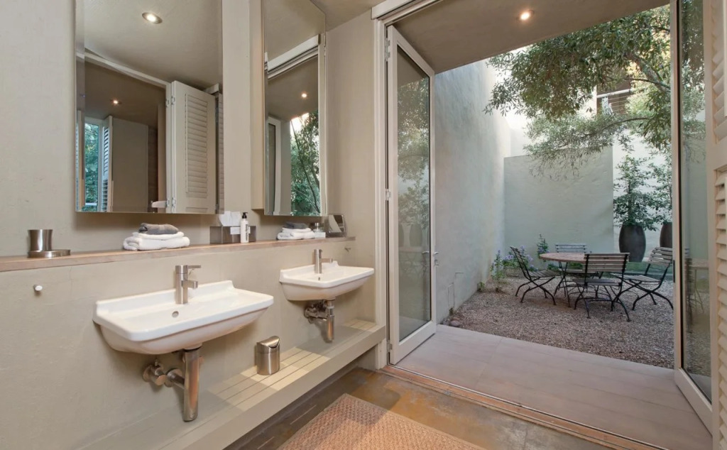 Mosselberg on Grotto Beach - фото 10