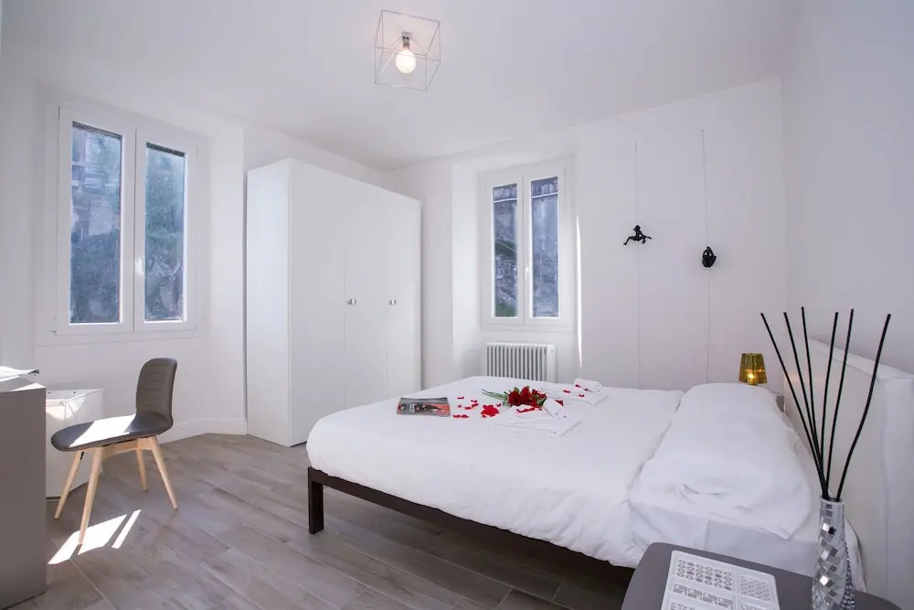 3 Bedrooms Royal Family Apartment with lake view