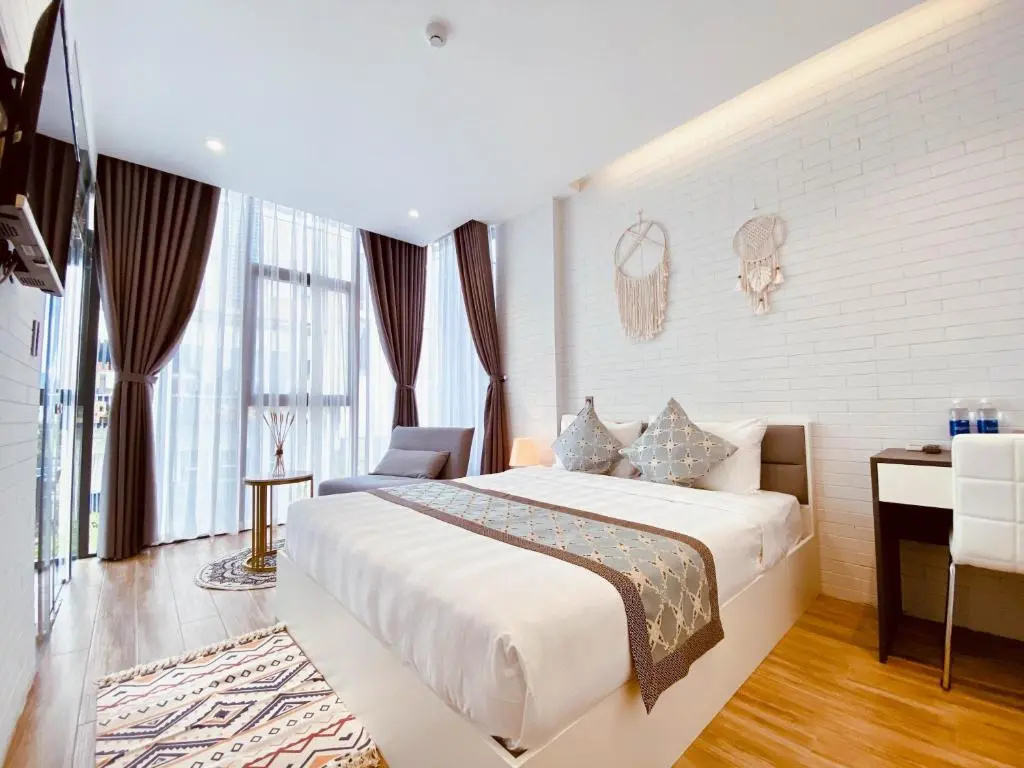 Deluxe Double room (full double bed)