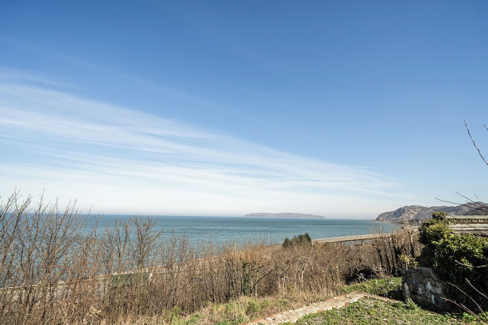 Stunning Sea View Blue Haven in Penmaenmawr