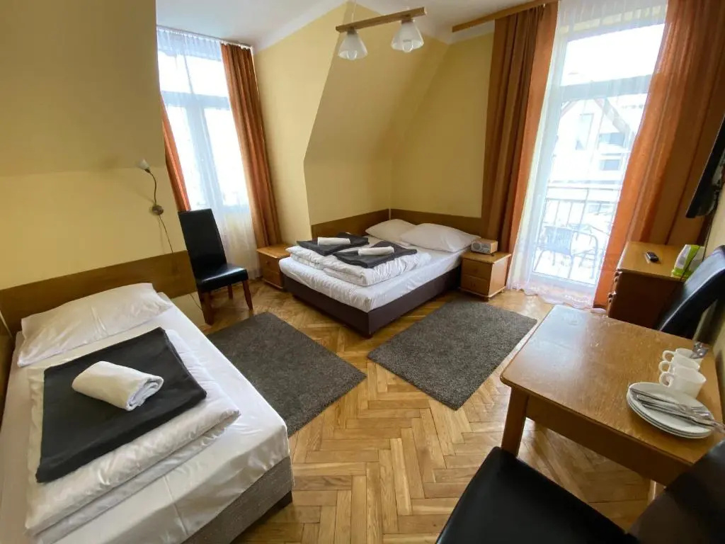 Standard Triple room