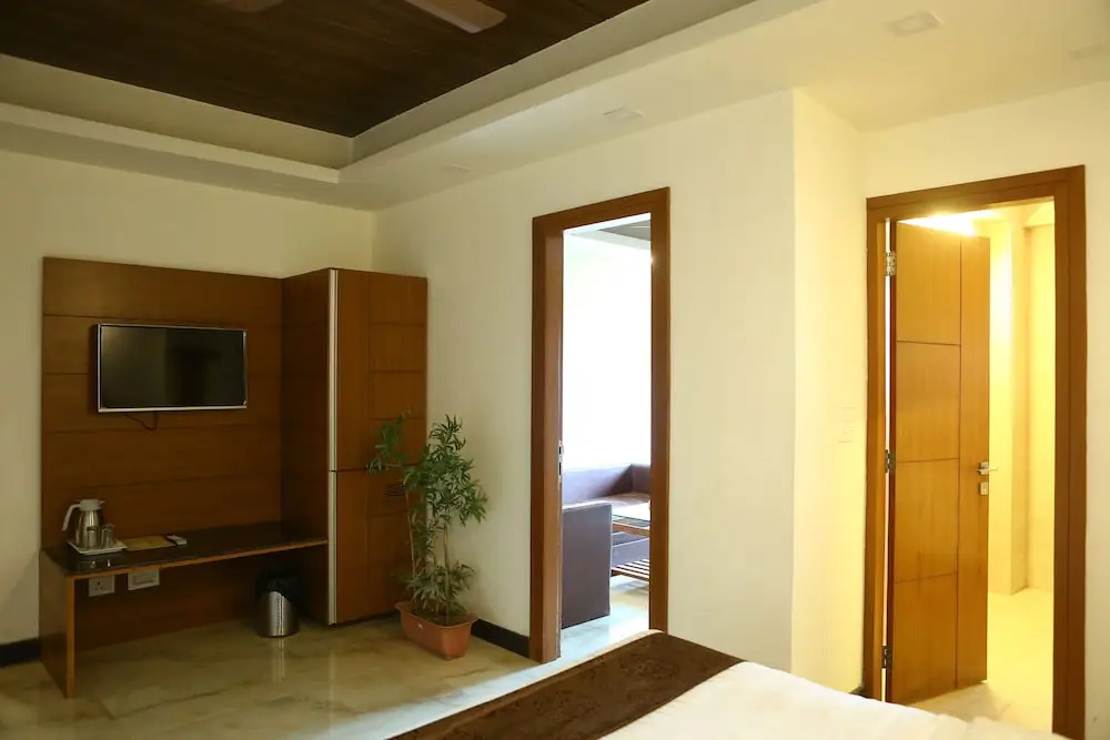Double Club Suite with mountain view (full double bed)