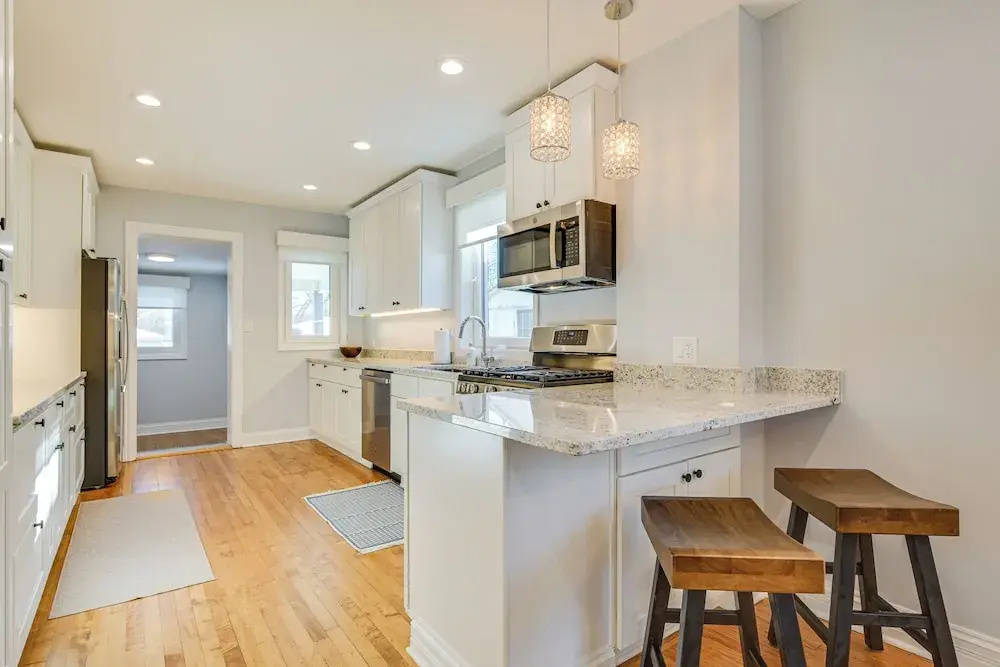 2 Mi to Northwestern: Updated Home w/ Game Room! - фото 21