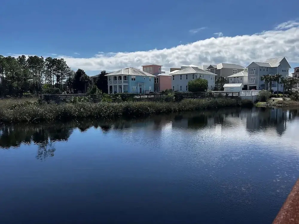 4BR Waterfront Beach Access Pool Lake Views
