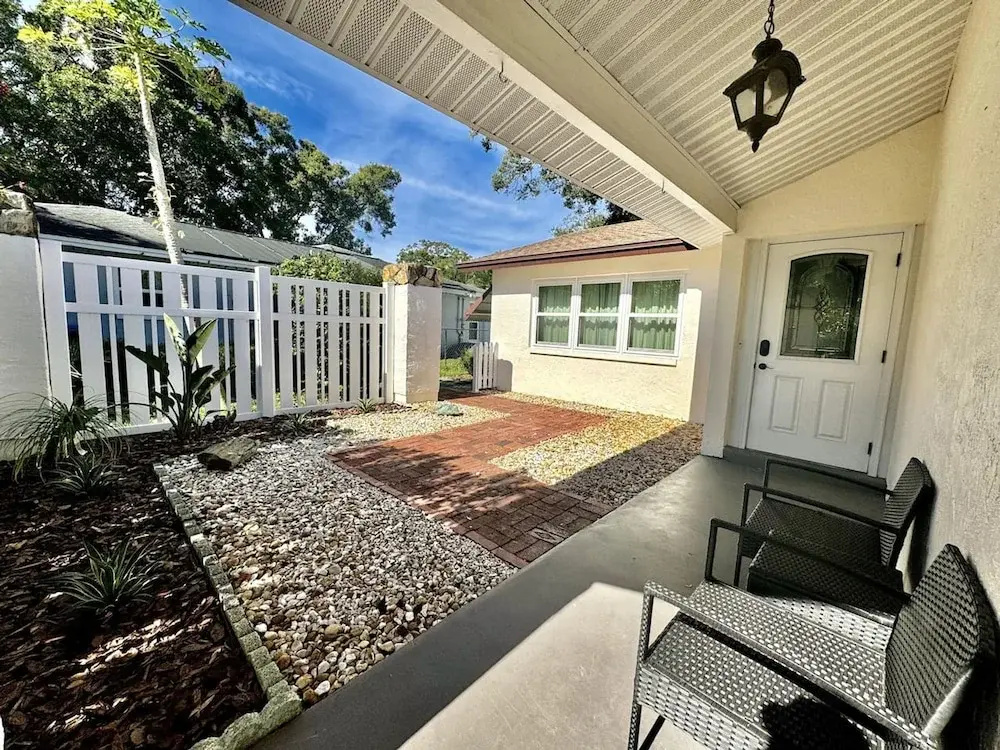 Home Close to Saint Pete Pier new Spacious