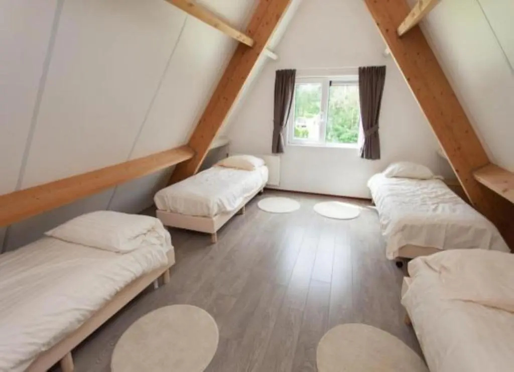 4 Bedrooms Bungalow
