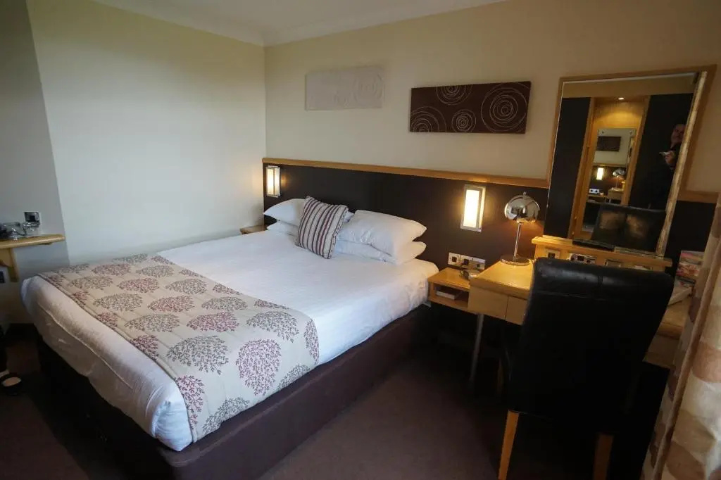 Damon's Hotel - Chambres