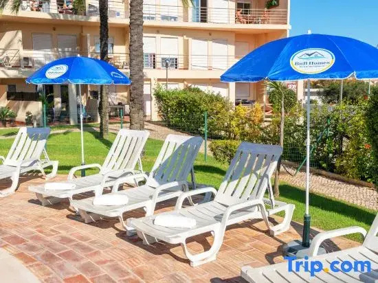BnB Homes Apartment with cozy Terrace & Swimming pool near the heart city