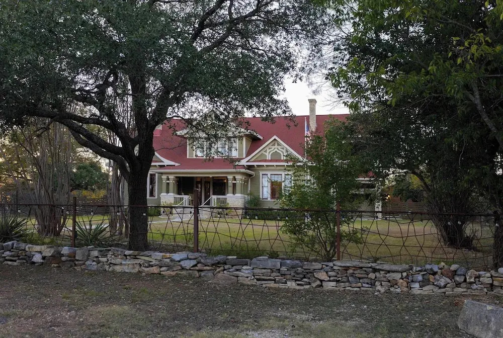 Tank House Stay for 2 - Access to Pool, Hot Tub