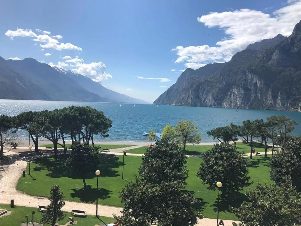 Deluxe Double room with balcony and with lake view (full double bed)